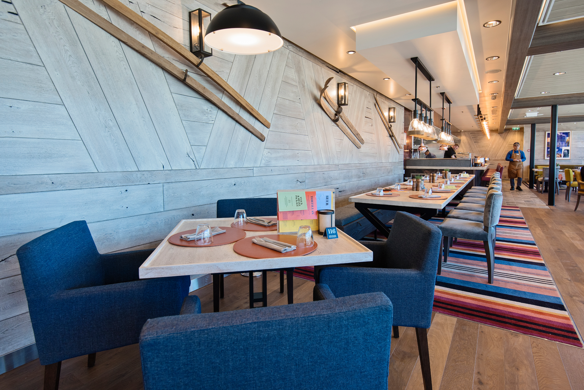 MyCruise Hurtigruten MS-Roald-Amundsen Offentlige-arealer Restauranter1